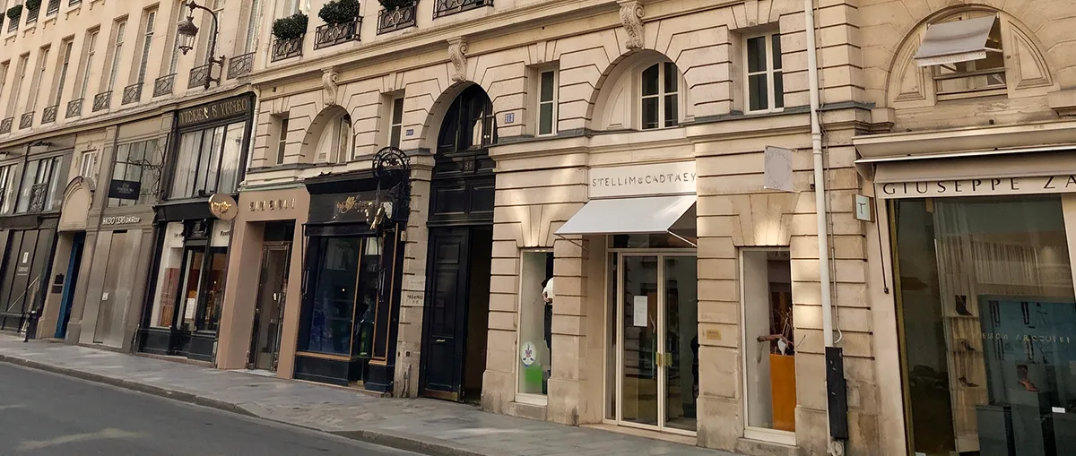 chasseur-interieurs-bureaux-rue-saint-honore-paris Entrée des bureaux de Chasseur d’Intérieurs, rue Saint-Honoré à Paris 1er